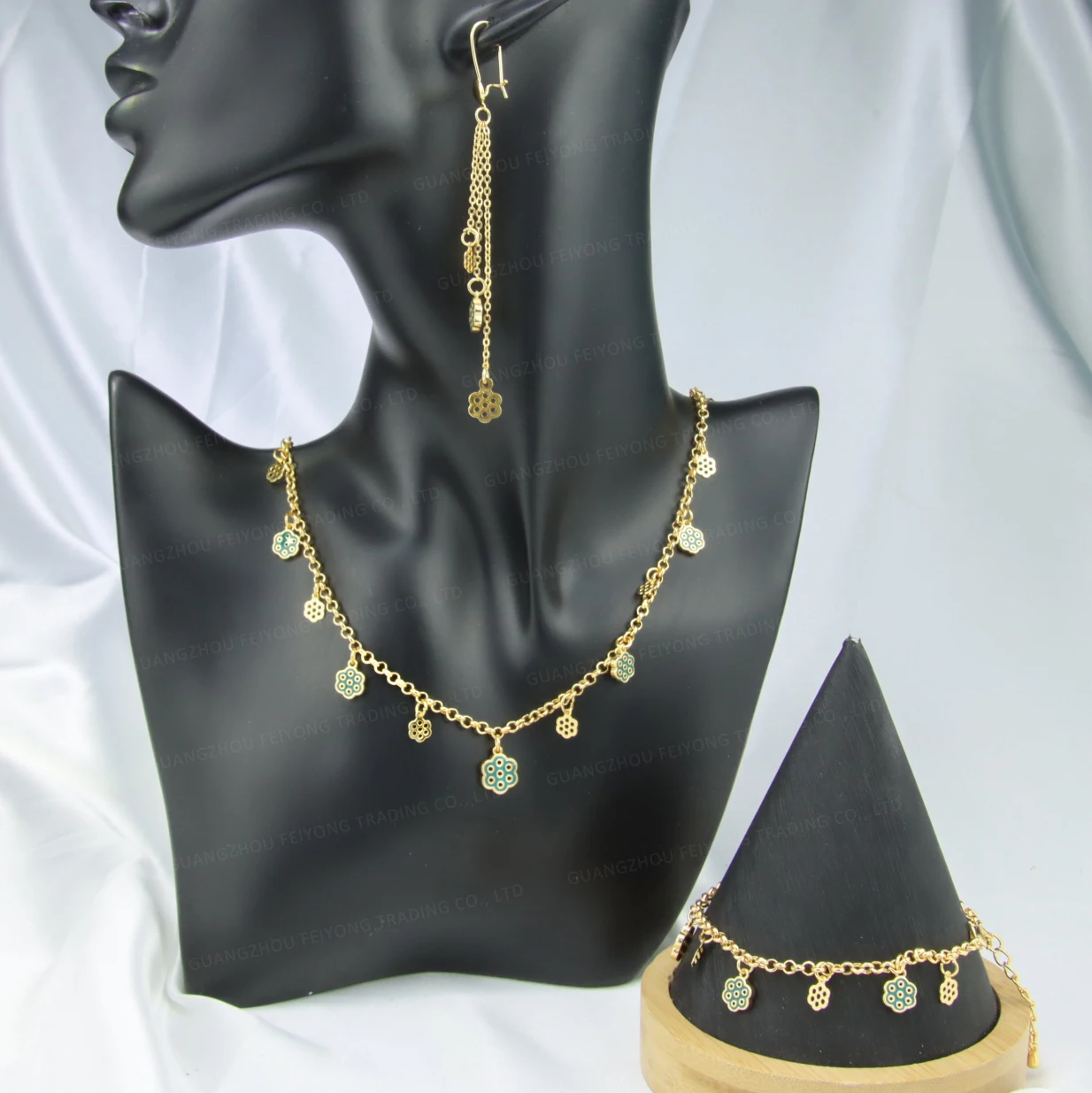 

Wholesale Factory Unique Honeycomb Jewelry Necklace Set Pendant Dubai Bridal Jewelry Set