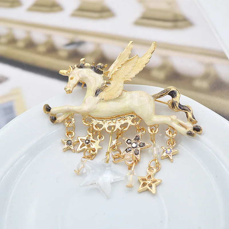 

New Fashion Hot Zinc Alloy Rhinestone Star Star Jewelry Hanger Flying Horse Unicorn Pin Brooch