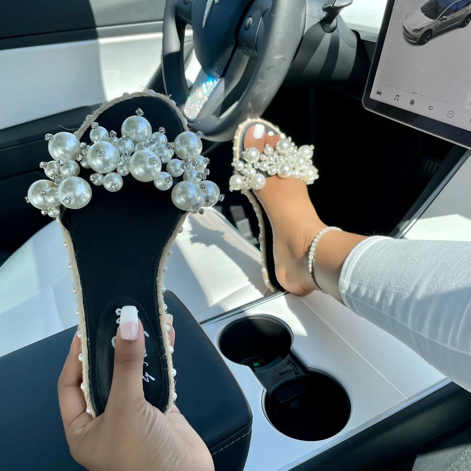

2021 Chanclas Femmes Women fashion sexy weave sandals slippers ladiessandals slides women pearl flat sandals, Shown