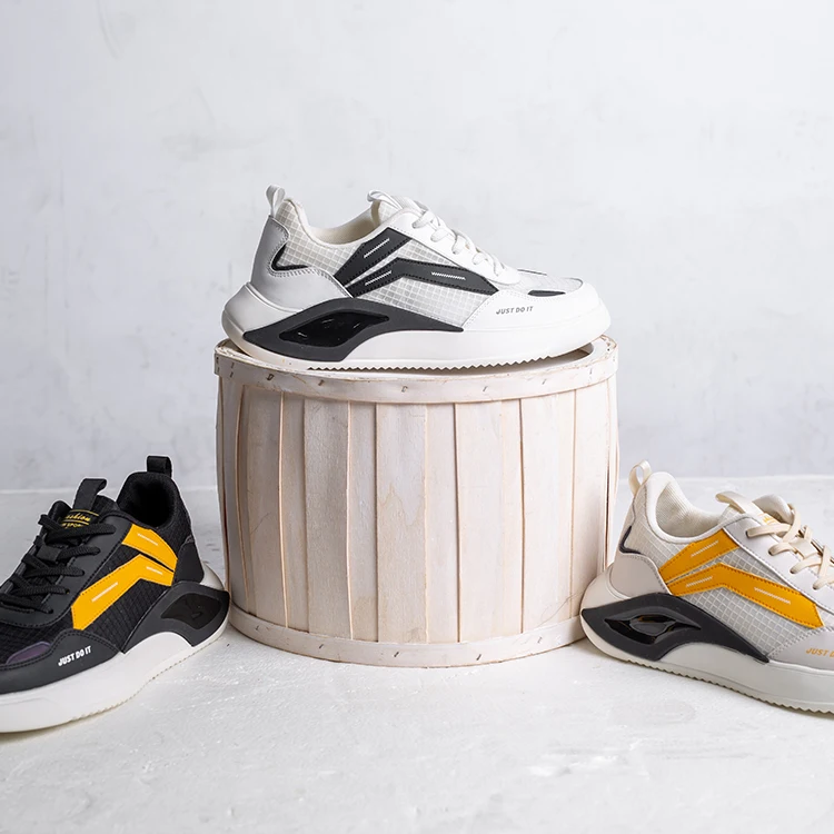 

2021 new white men's fashion running light running shoes, Black, white and beige