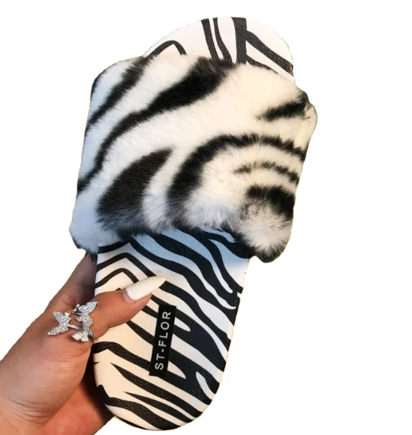 

2021 summer fashion European and American black and white leopard print hair slippers women wearing flat bottom ladies
