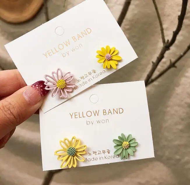 

Shangjie OEM Asymmetric small daisy earrings spring and summer fresh flower earrings set flower earrings, As picture