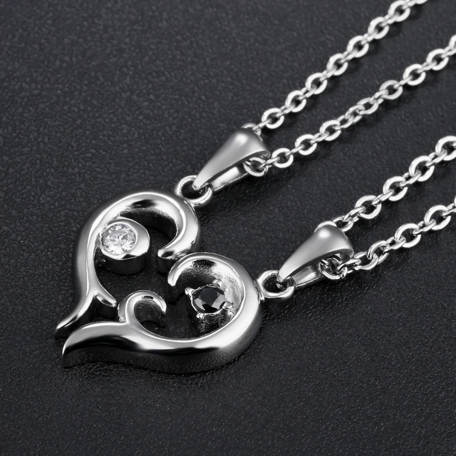 

Couple Necklace Heart Shaped Jewelry No Fade 316L Steel Hidden Camera Necklace, Gold color