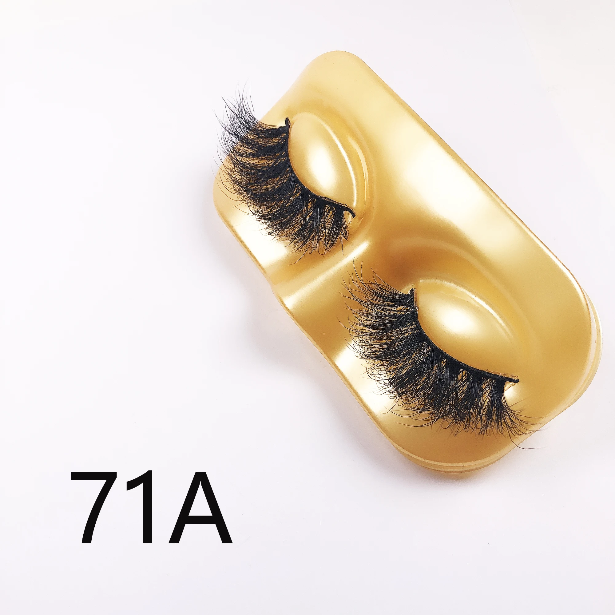 soft fluffy 3d mink eyelashes on golden mask with private label