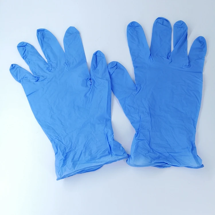 Перчатки одноразовый парикмахерский. Синяя Одноразка. Надевает синие одноразовые перчатки. Перчатки Малайзия оранжевые.