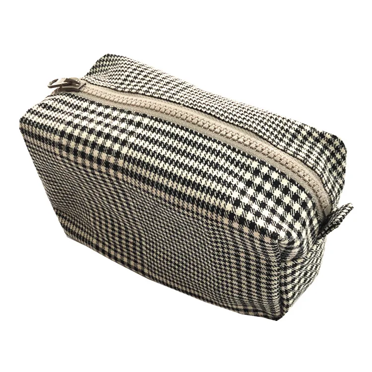

2021 New Autumn Winter Plastic Zipper Classic Black White Navy Gray Houndstooth Flannel Cotton Fabric Cosmetic Pouch Makeup Bag, 4 choices