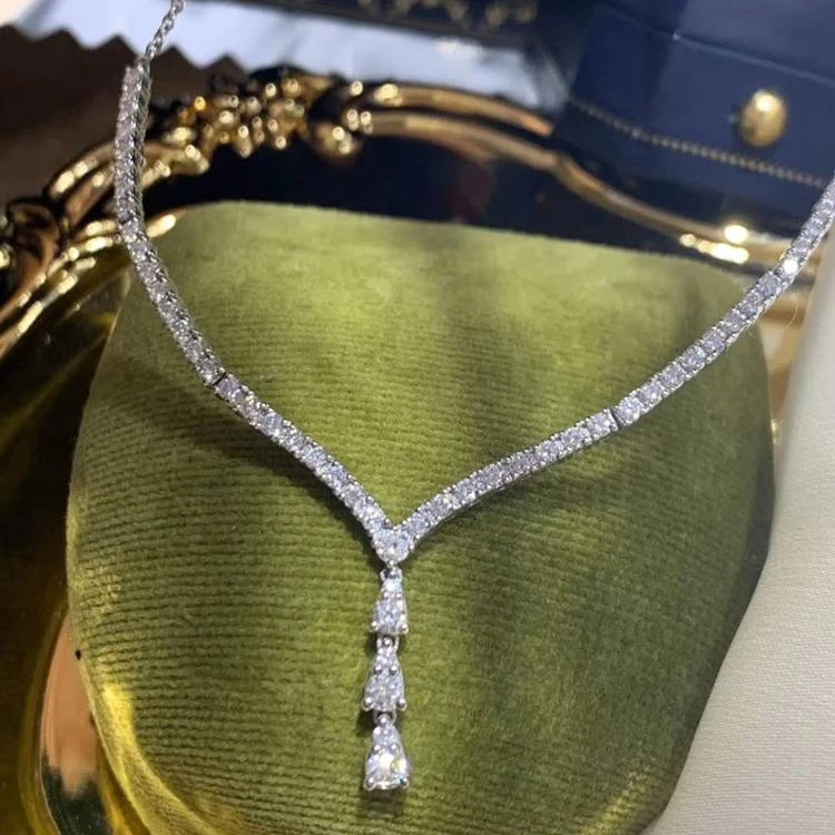 

2020 New Arrival Unique V Design Elegance Long water drop shape 18K Gold Natural 1.2carat Diamond Pendants Charms Necklace, White gold color