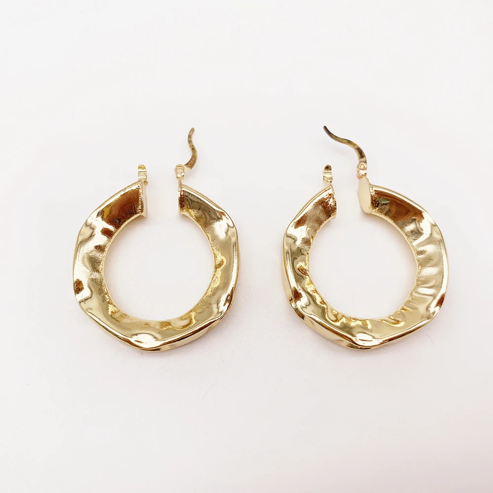 

Hot Sale High Fashion Smooth and Twisted Brass Hoop Earring for Women and Girls, Gold