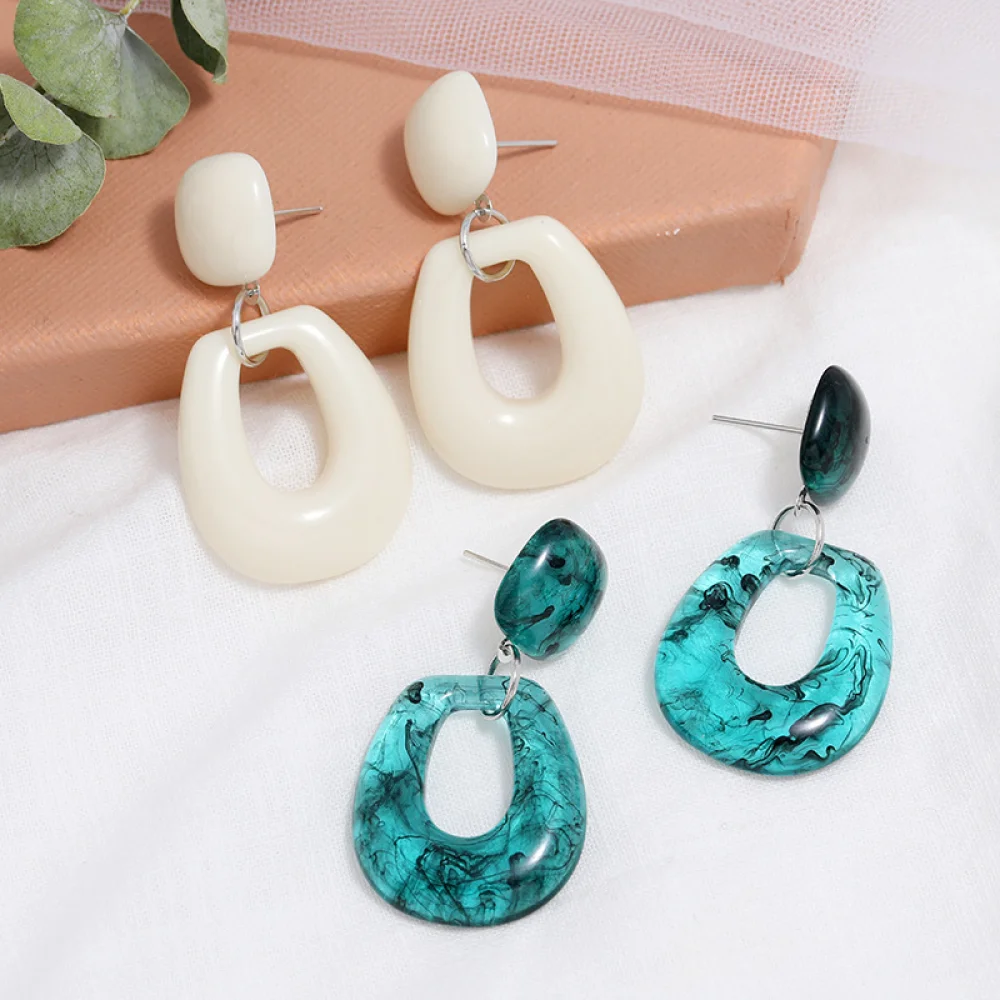 

Temperament Female Hollow Geometric Environmentally Friendly Fashion Acrylic Resin Hoop Earrings