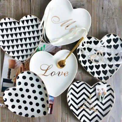 

Nordic gold rim ceramic dinner plate black and white heart-shaped dessert plate, Picture color