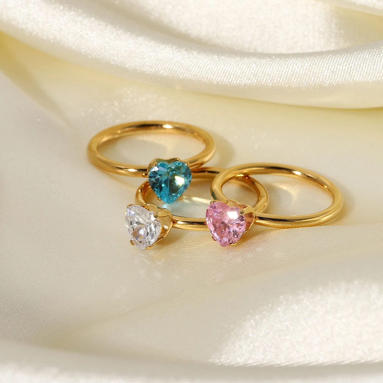 

Wholesale Fashion Jewelry Stainless Steel Colorful Zircon Ring Bling 18K Gold Filled Heart Diamond Ring