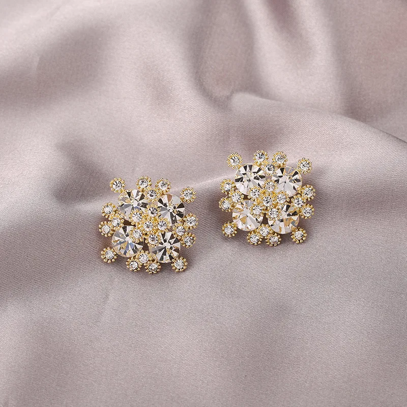 

New Design Real Gold Plated CZ Snow Flower Stud Earrings Gold Color Cubic Zircon Flower Snowflake Earrings For Christmas Gifts
