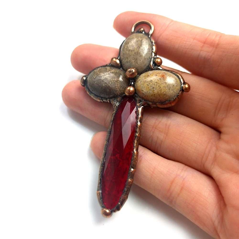 

Wholesale price Cheap Red Clear Crystal Agate Pendant Magnetic Switch Light Up Antique Bronze Soldered Cross Necklace Charms, Red, gray