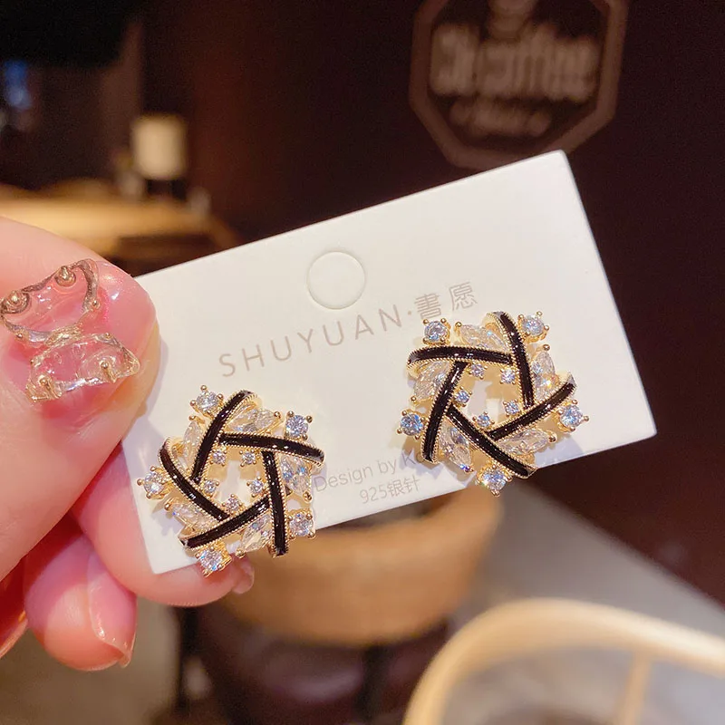 

Kaimei Luxury Jewelry Korean Fashion Irregular Geometric Crystal Gold Stud Earrings for Women Exquisite Statement Earrings, Many colors fyi