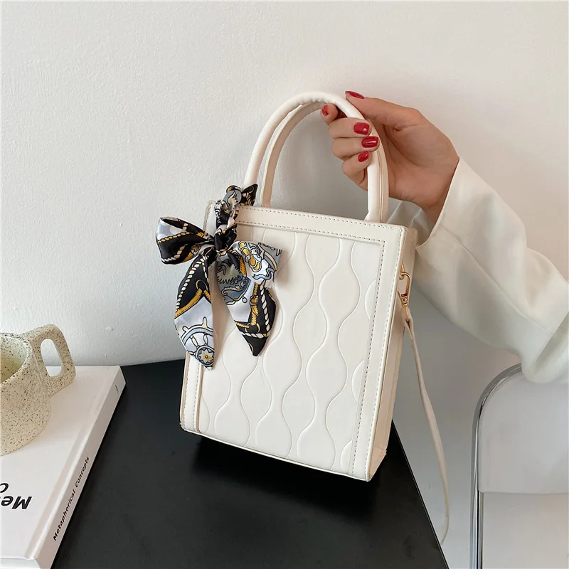 

Square music summer 2021 new fashion silk scarf decoration messenger bag women's bag fashion hand Tote Bag