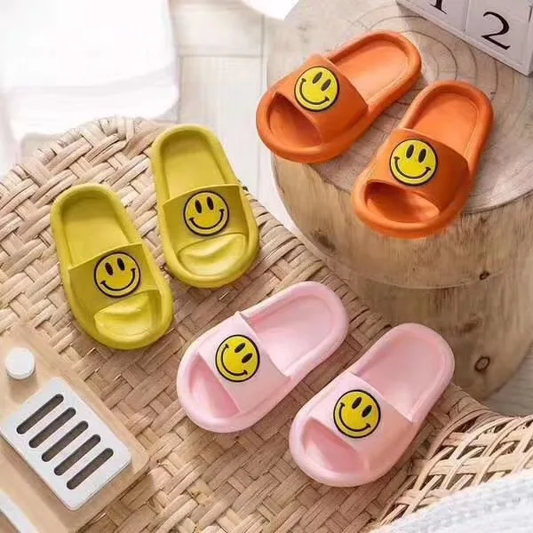 

Summer PVC sandals cute cartoon comfortable indoor slippers non-slip outdoor cheap women's shoes