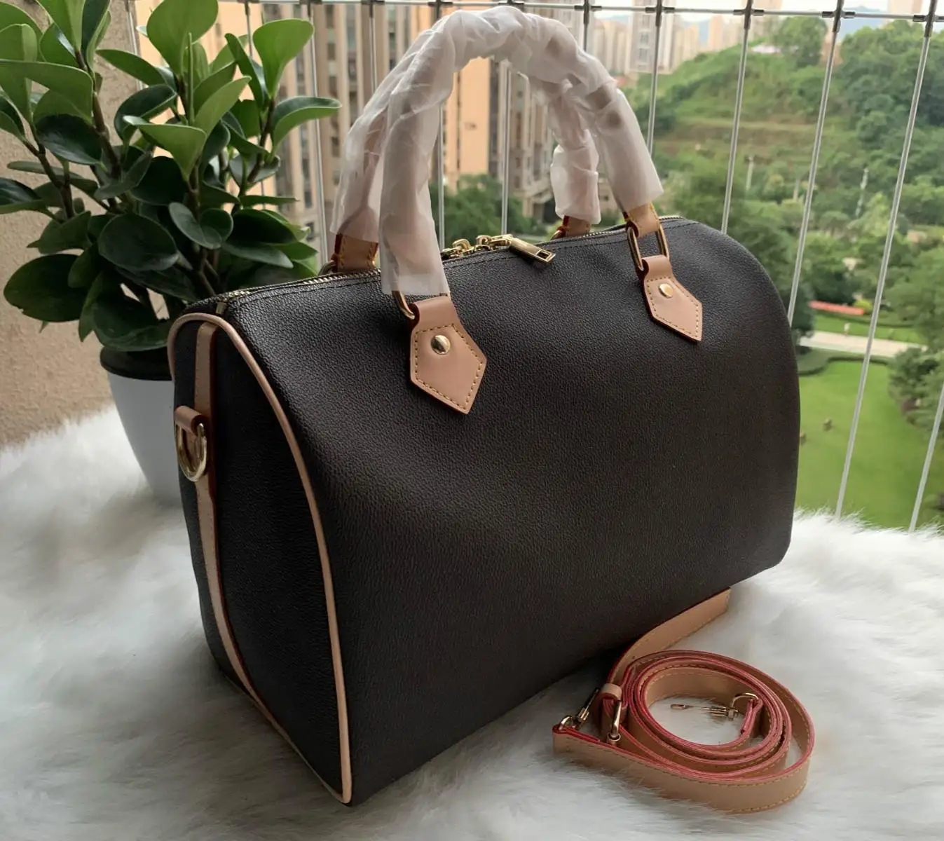

2020 Women Messenger Travel bag Classic Style Fashion bags Shoulder Bags Lady Totes handbags Speedy 30 cm With Gold lock, Customizable