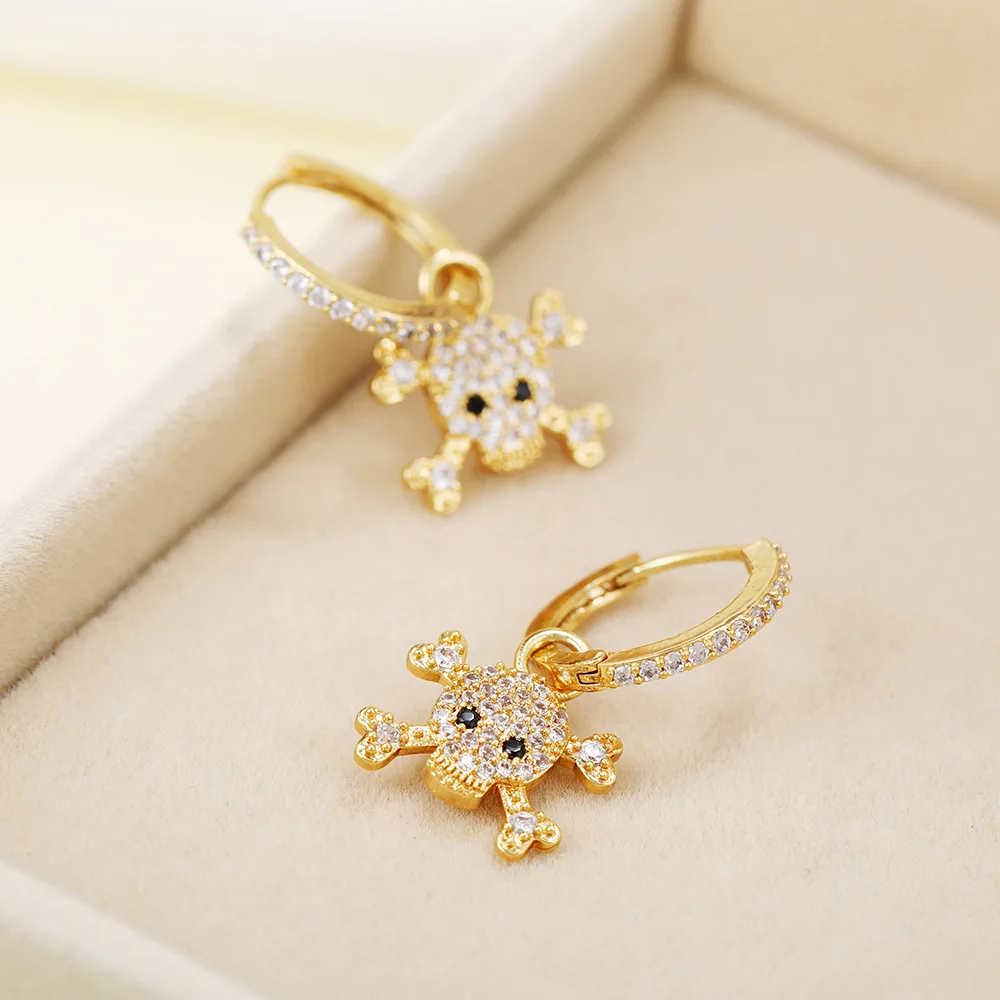 

2021 New Alloy Ghost Drip Oil Dangle Earrings Cute Rhinestone Piercing White Earrings Set for Women Fashion Jewelry