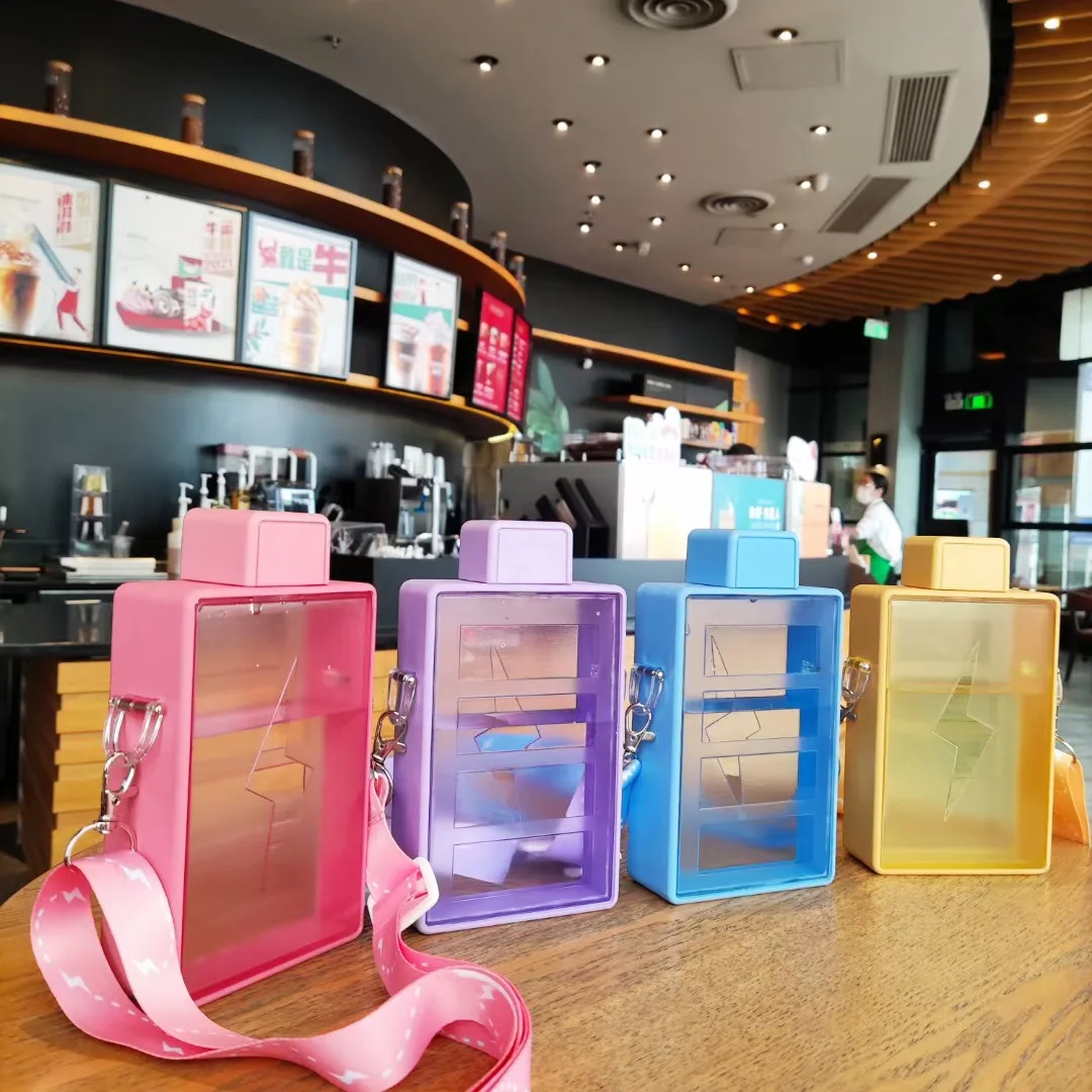 

New 2021 Cute Plastic Straw Water Cup Bottle Popsicle Drink Purses and Handbags Girls Crossbody Bag Margarita Drink Purse