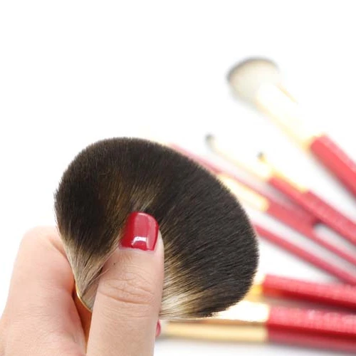 

2021 durable similar to snow fox fur professional makeup brush set, Red