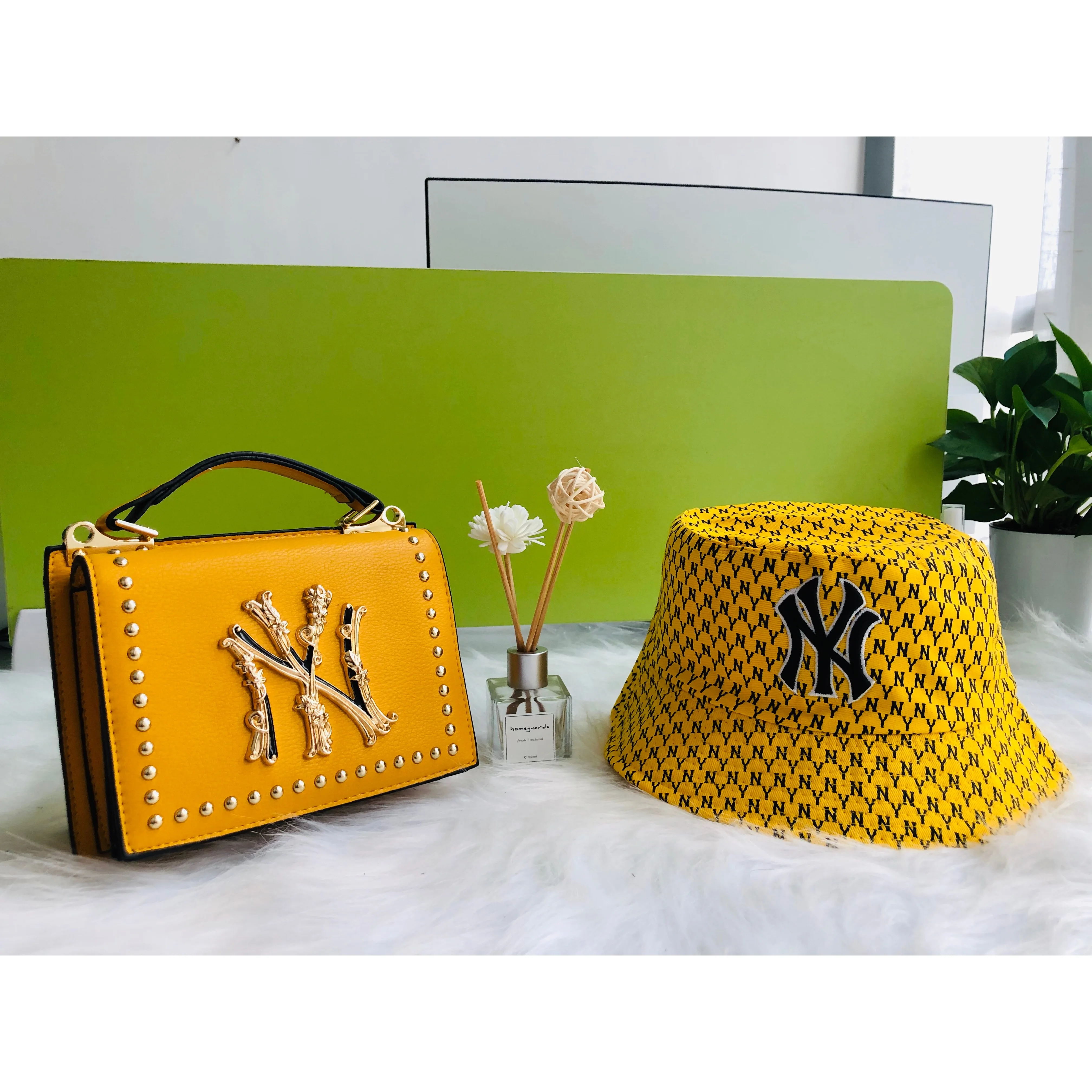 

Luxury Fashion Famous Designer Brands Handbags Matching Fur Bucket Hat And Purses Ny Hat And Purse Set