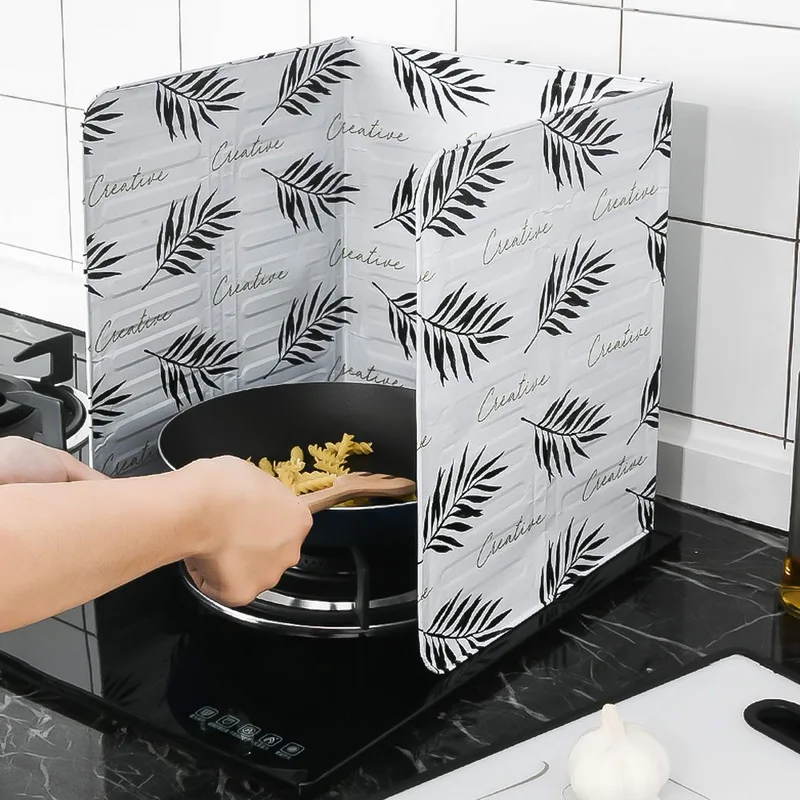

Aluminium Foil Oil Splatter Guard Plate Gas Stove Splash Proof Screen Baffle Home Kitchen Accessories Cooking Tools Gadgets 1pc, As photo