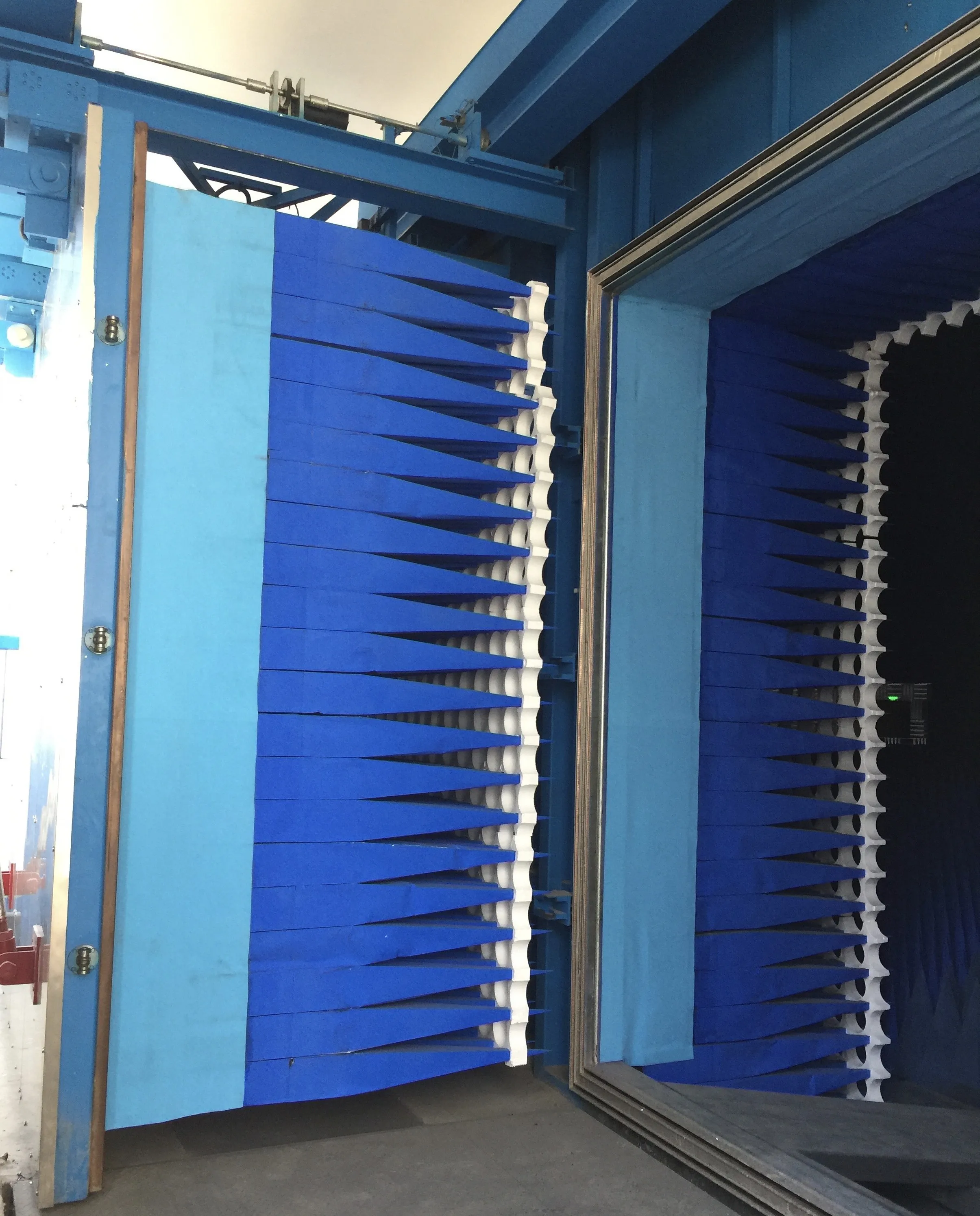 fire retardant wave-absorbing material