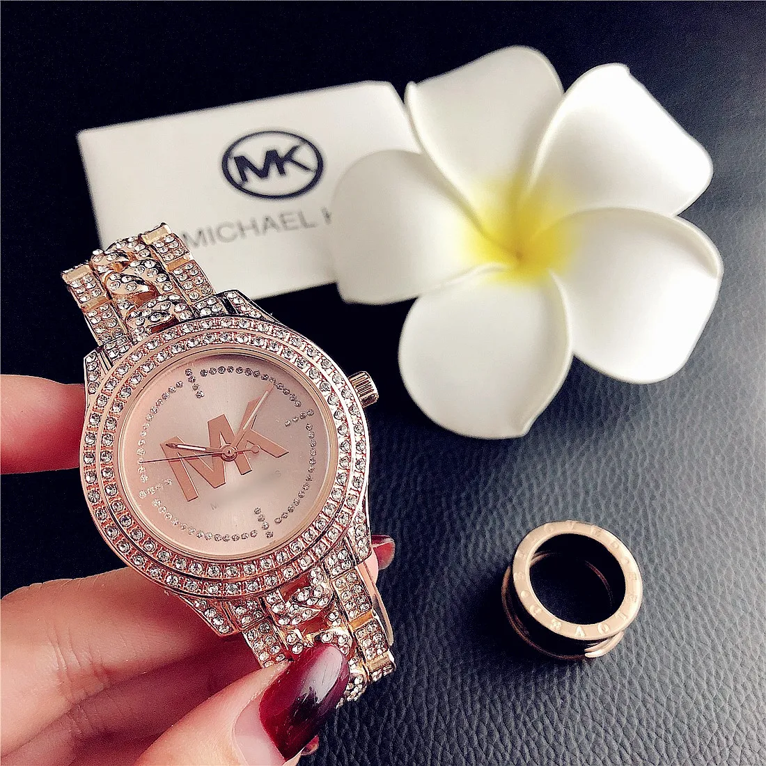 diamoand date quartz watch gol