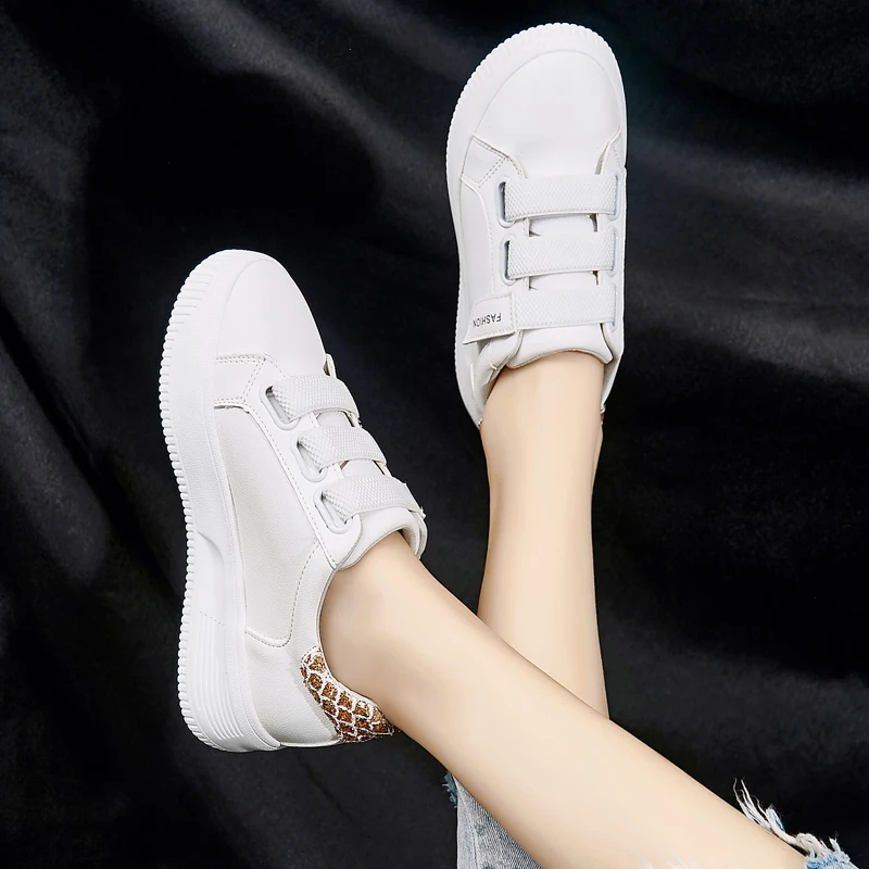 Casual Lederen Canvas Kleine Witte Schoenen Koreaanse Studenten Wilde Yuxi  Kleverige Gesp Canvas Schoenen Zomer Ademend Lui Sportschoenen - Buy Lotto  Sportschoenen,Kinderen Canvas Sport Schoenen,Goedkope Sportschoenen Product  on Alibaba.com