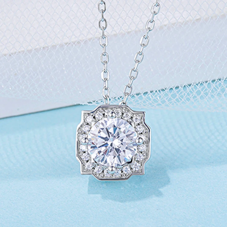 

Woman Custom Silver Necklace S925 Moissanite Necklaces