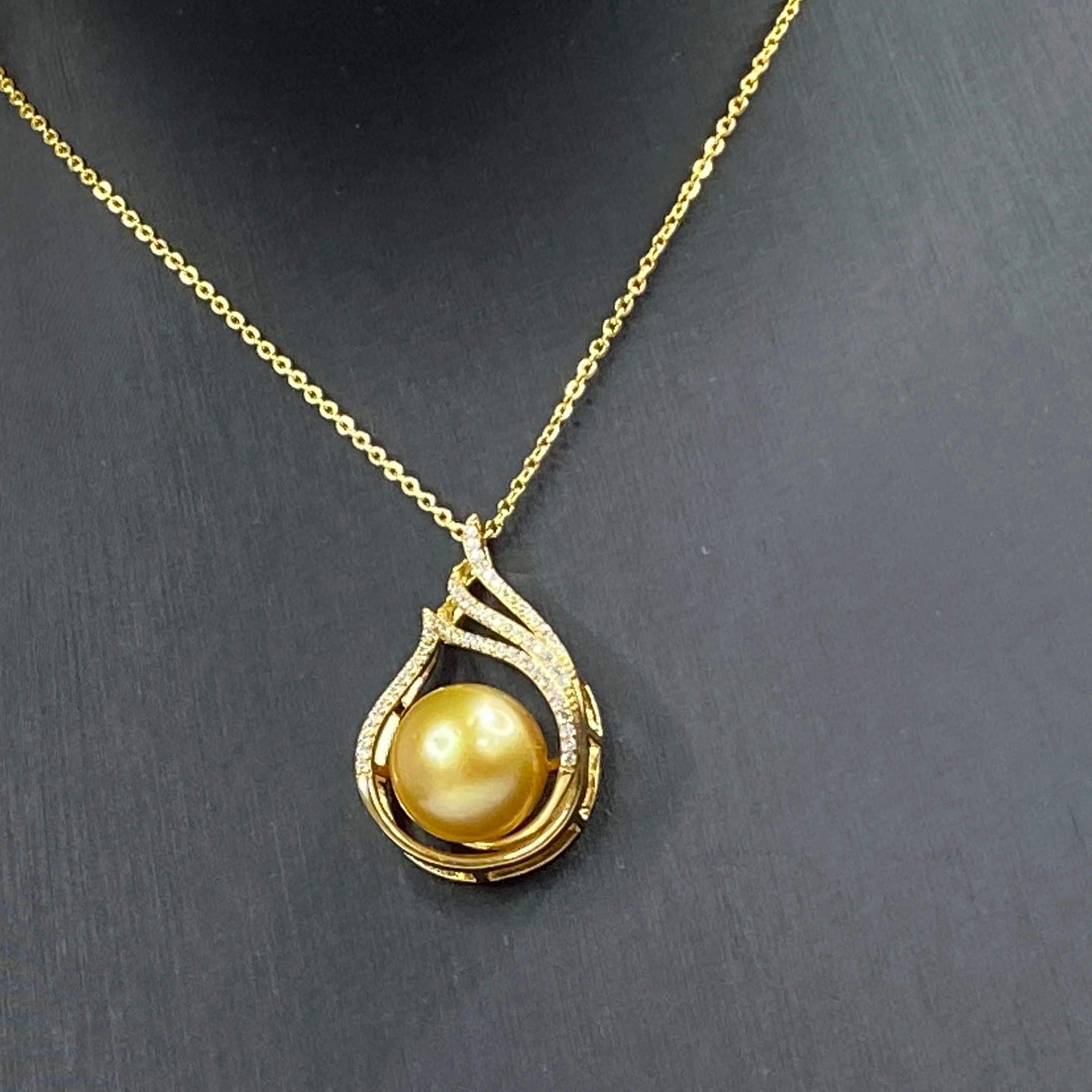 

wholesale 11-12 mm Golden South Sea Pearl Asymmetrical design pendant Sliver 925 birthday present