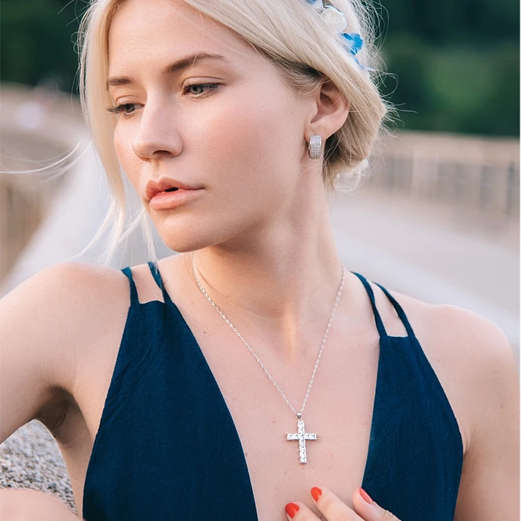 

RINNTIN ON100 Hot Sale jewelry Wholesale Jesus Christ Cross Pendant Necklace for Women