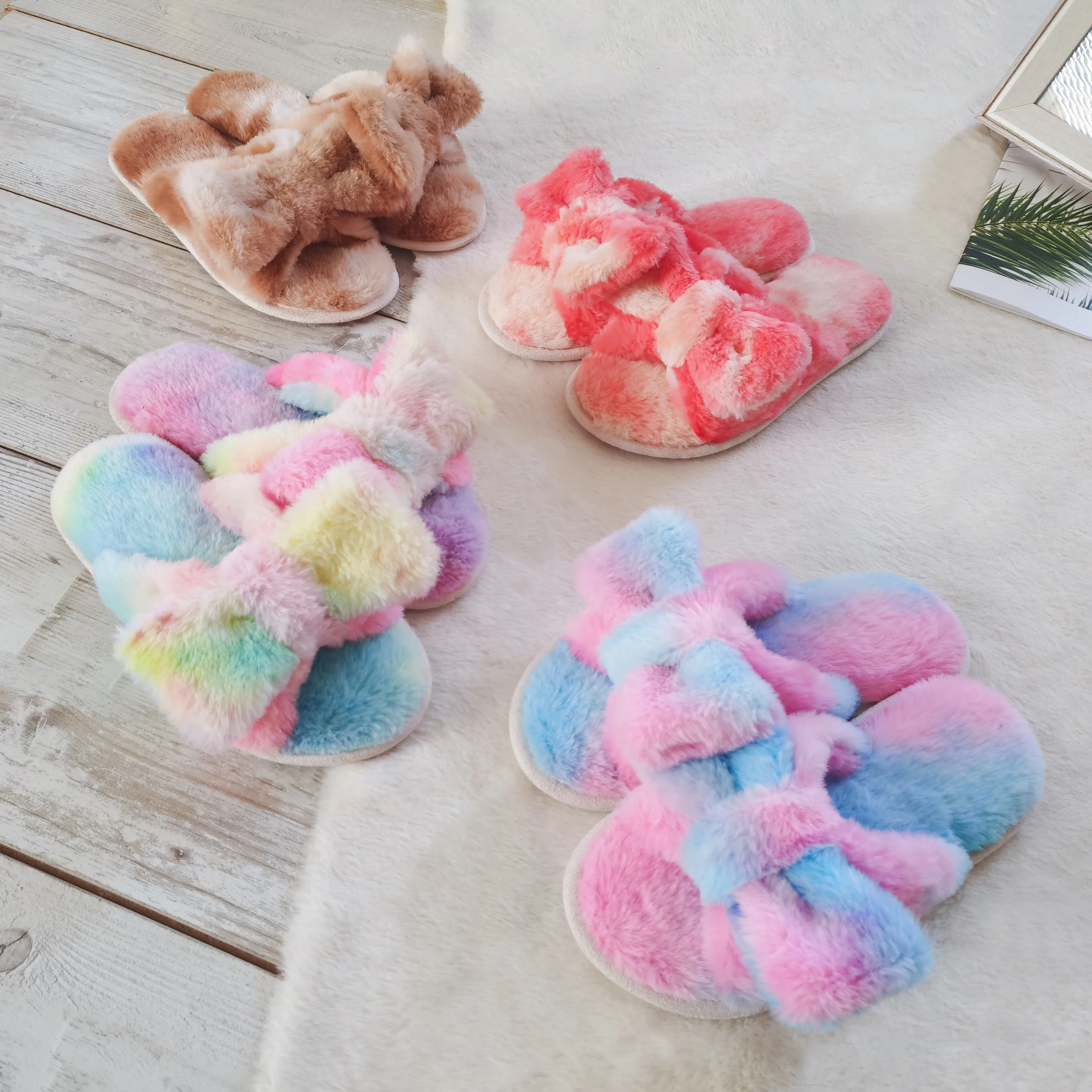 

2021 New Wholesale Custom Warm Indoor Slipper Fluffy Fur Slides for Women, Customized color