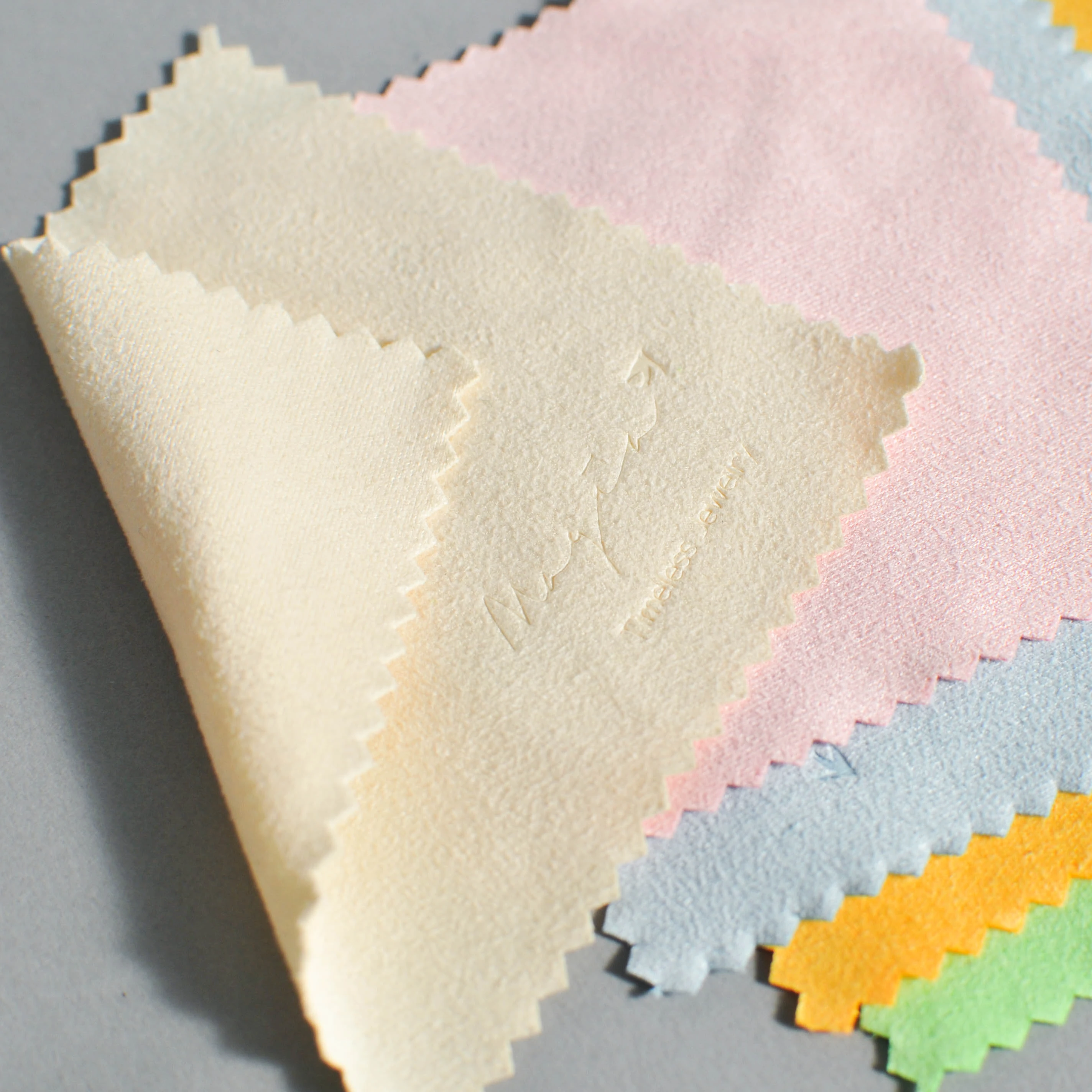 

WangFu Custom Logo Jewelry Polishing Cloth Pink Color For Jewelry Packaging