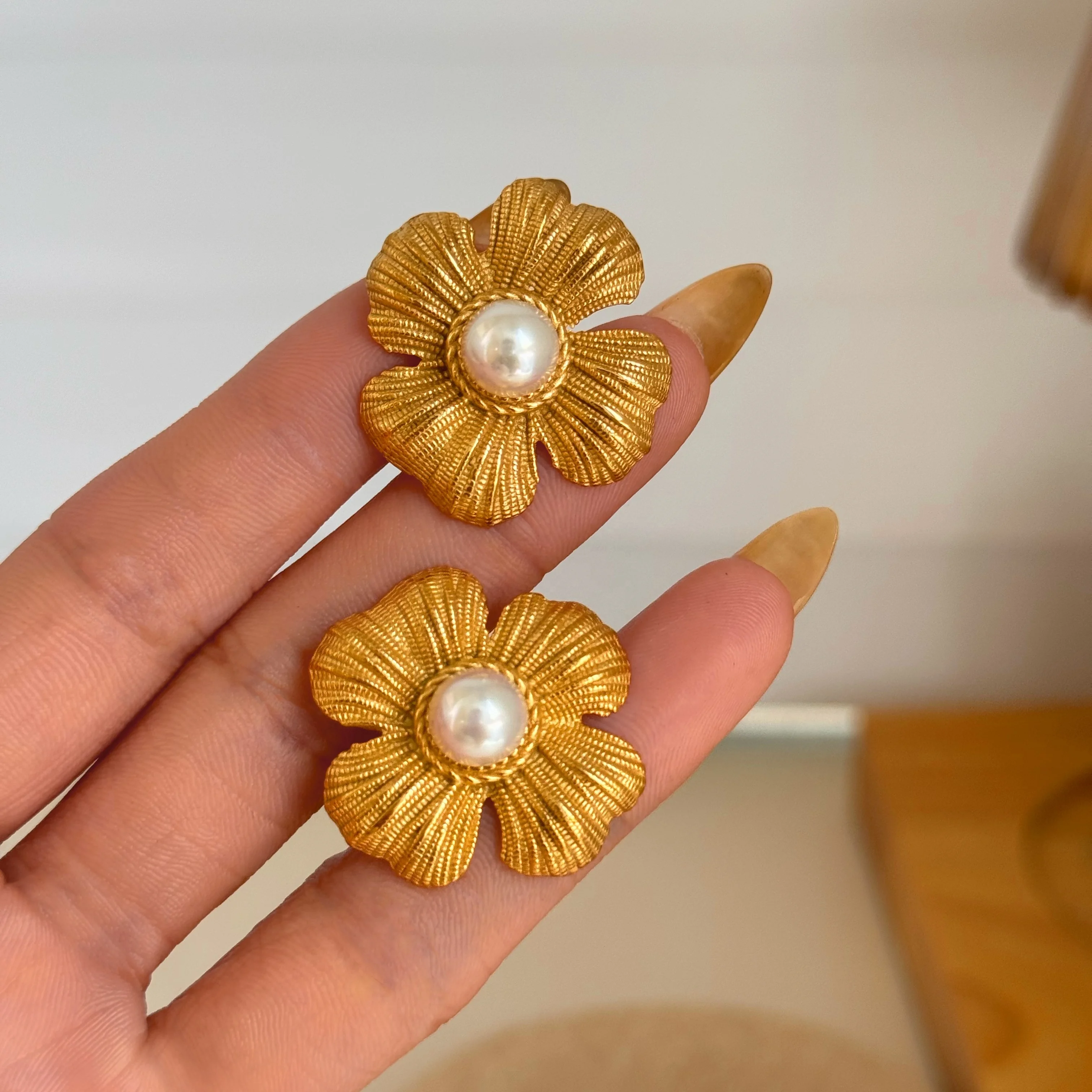 

2024 Dazan Winter 18k Gold Plated Unique Hypoallergenic Stainless Steel Rococo Flower Natural Pearl Bouquet Earrings Women