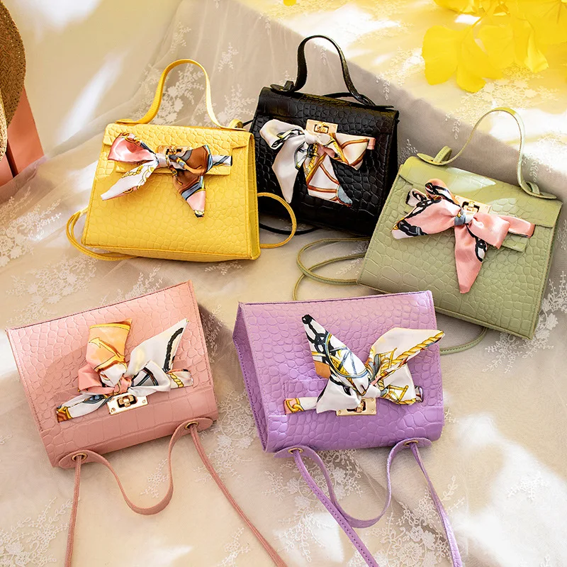 

Ladies Crocodile Pattern Lock Bowknot Small Mini Wholesale Shoulder Handbag, Picture color