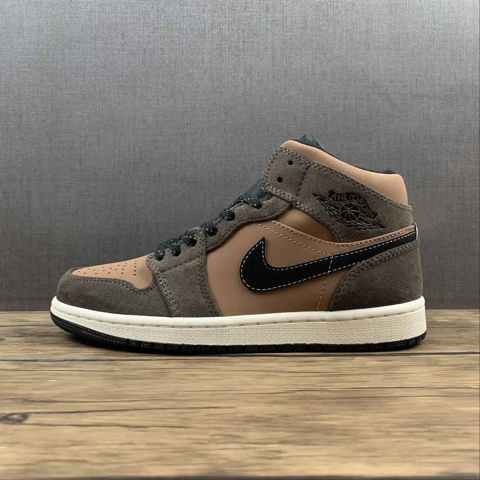 

2021 Nike Sneakers Aj 1 Basketball Running Shoes Sneakers Aj Retro Sports Jordan 1 Nike Shoes Men And Women