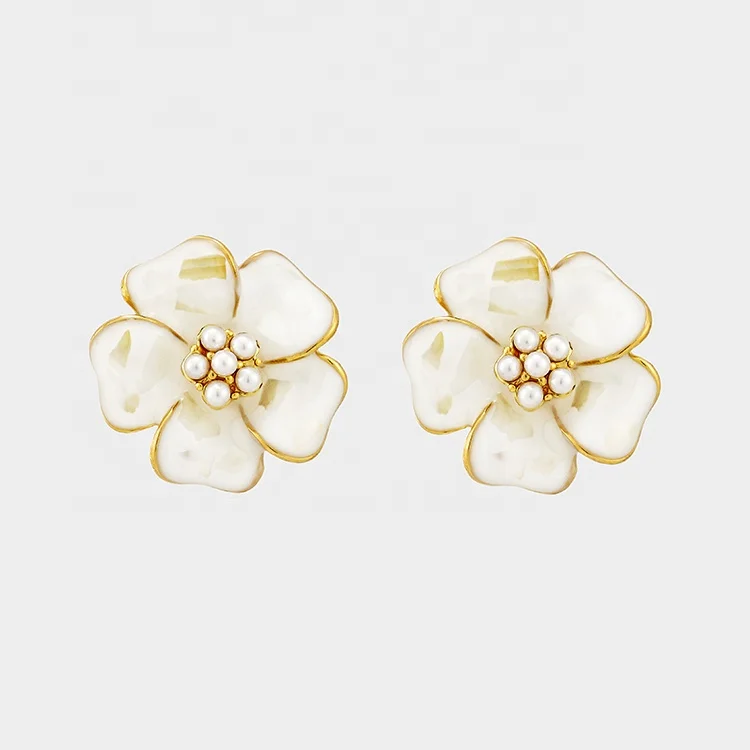 

Fashion Vintage Gentle S925 Silver Needle White Camellia Petal Pearl Small Gold Edge Gold Plated Stud Earrings, As picture