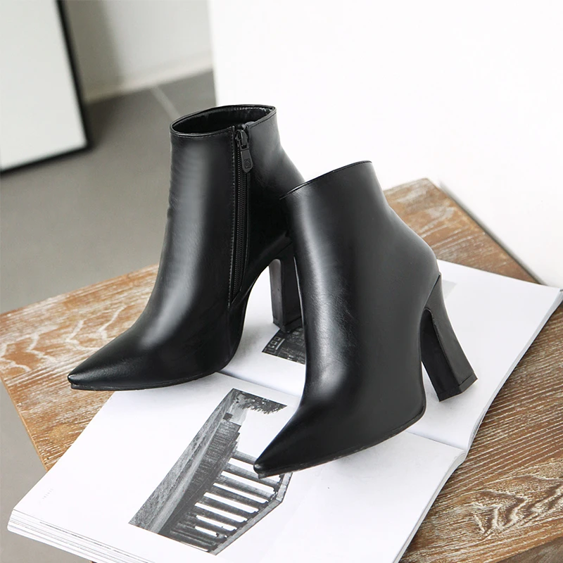 

Fashion Patent Leather Pointed Toe Side Zip Block Heels Casual Women Ankle Boots, Black/white