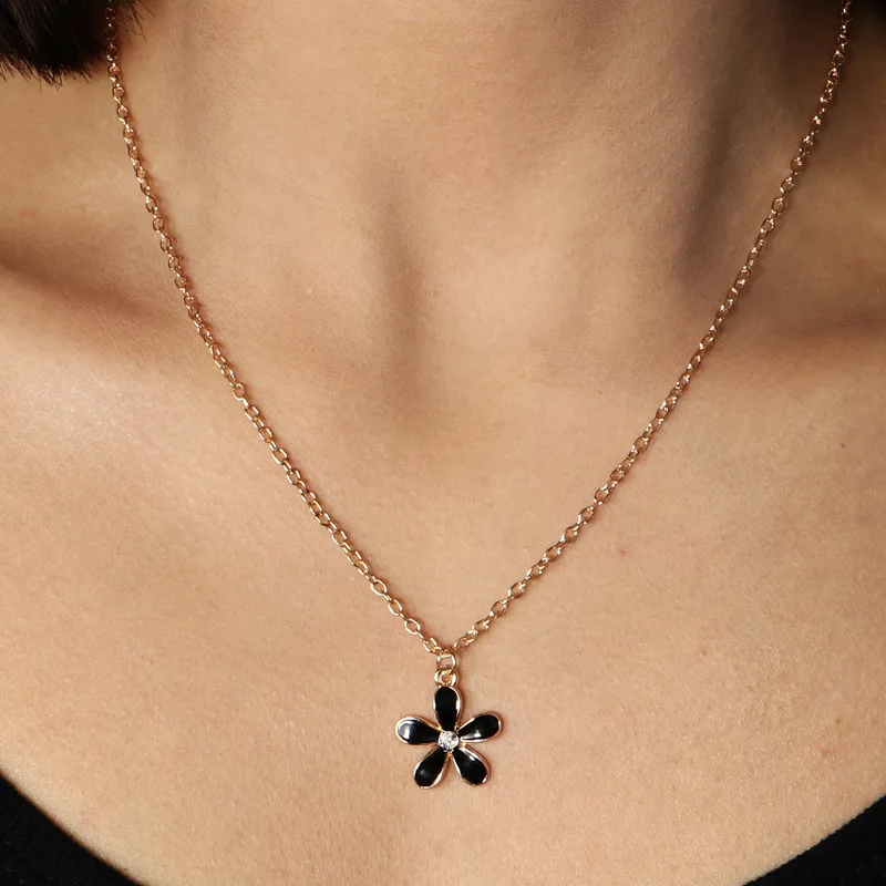 

Fashion Simple Single Oil Drop Petal Pendant Zircon Necklace Jewelry