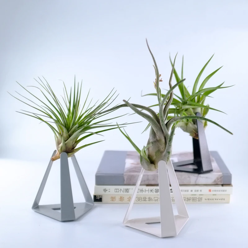 

Three Dimensional Triangle Mini Plant Flower Rack Black Grey New Design Plant Stand Base Empty Metal Flower Stand Decoration, Black, gold
