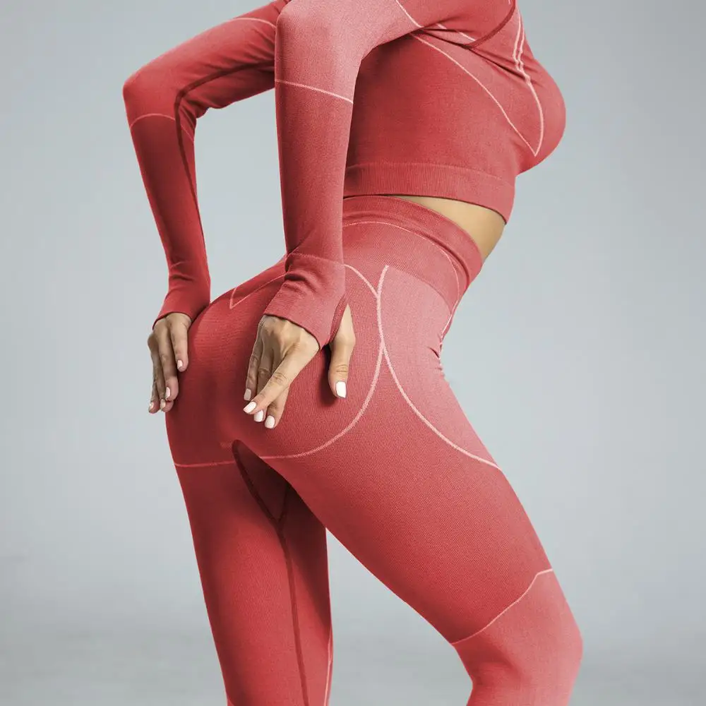 

Wholesale 2021 yoga set OEM Custom logo yoga set lady, Customized colors