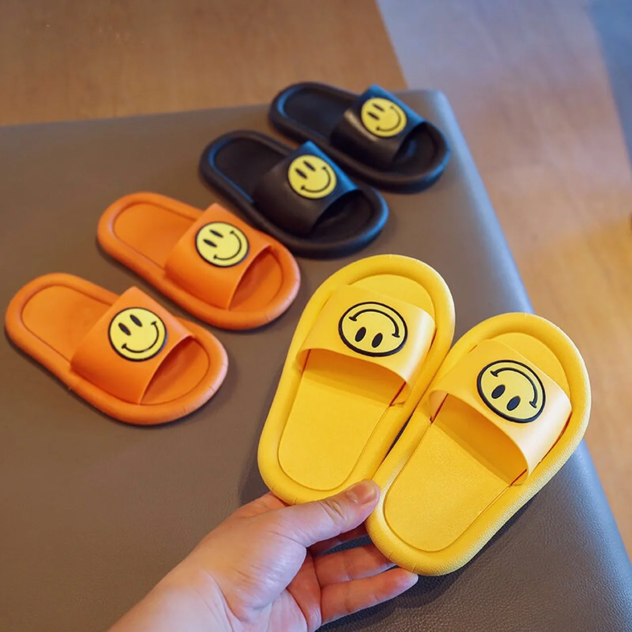 

Summer girl child smile face baby child bling kids slippers girl boy luminous bathroom shoes new fashion custom luxury, Black, orange, pink, yellow, blue