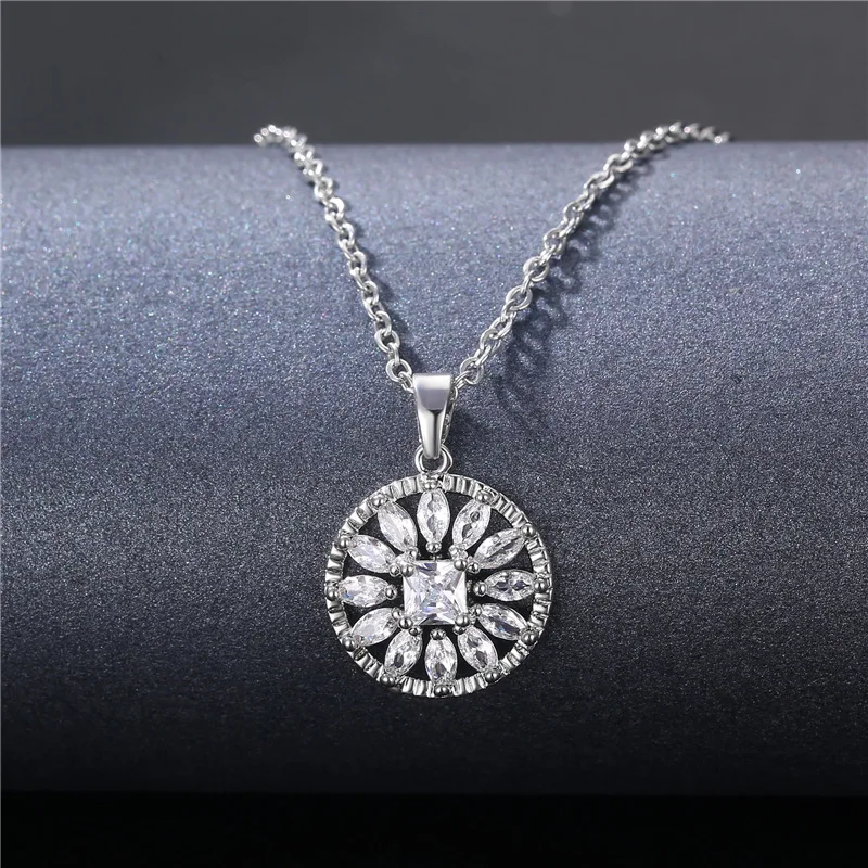 

Luxury Iced Out Crystal Rhinestone Geometric Round Shape Pendant Necklaces Bling Bling Full Diamond Flower Statement Necklaces