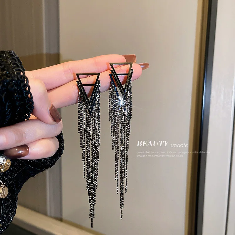 Triangle diamond tassel earrin