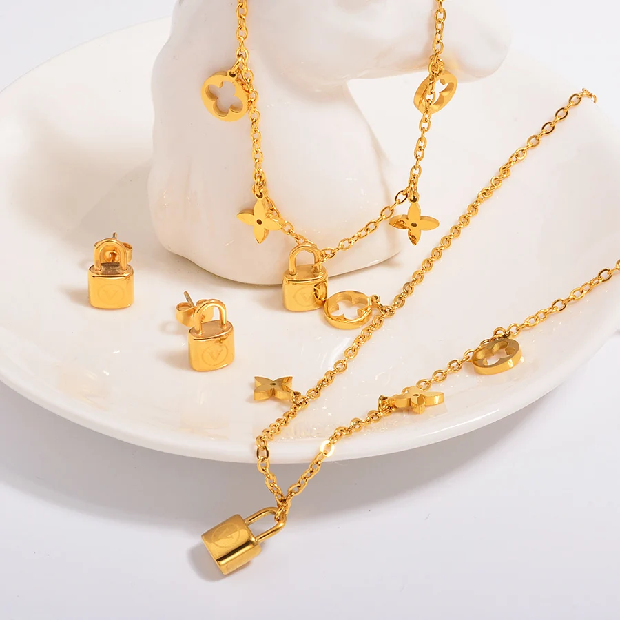 

Fashion Sets Necklace Bracelet Accessories Earring Sets for Gold Women Jewelry Set 2021