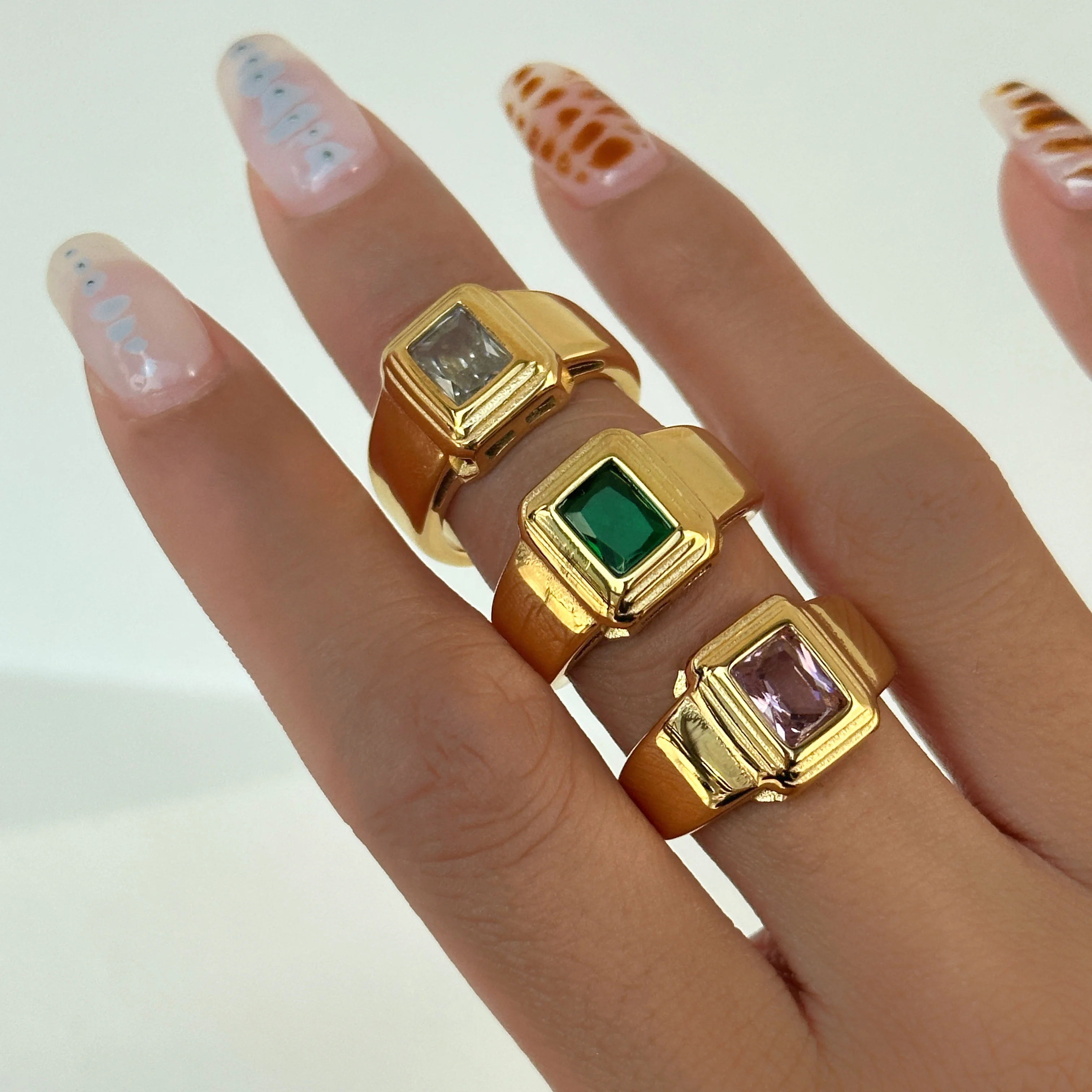 

Dazan Summer New Ins Trendy 18k Pvd Gold Plated Stainless Steel Vintage Old Design White Square Zircon Ring For Women Men Party