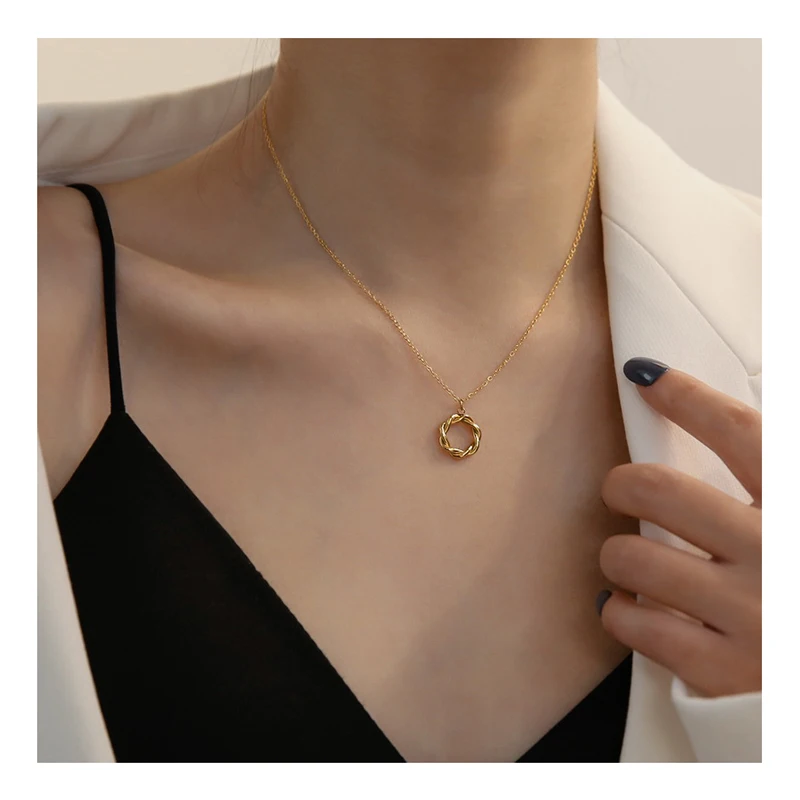 

Twisted Circle Pendants for Necklace Garland 18K Gold Plated Necklaces for Women Korean Plain Minimalist Stainless Steel Jewelry