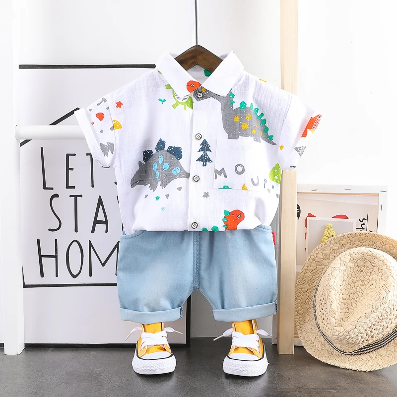 

[Stock] 0-5 years old children's short-sleeved shirt dinosaur print short-sleeved suit + handsome fashion jeans 2-piece set