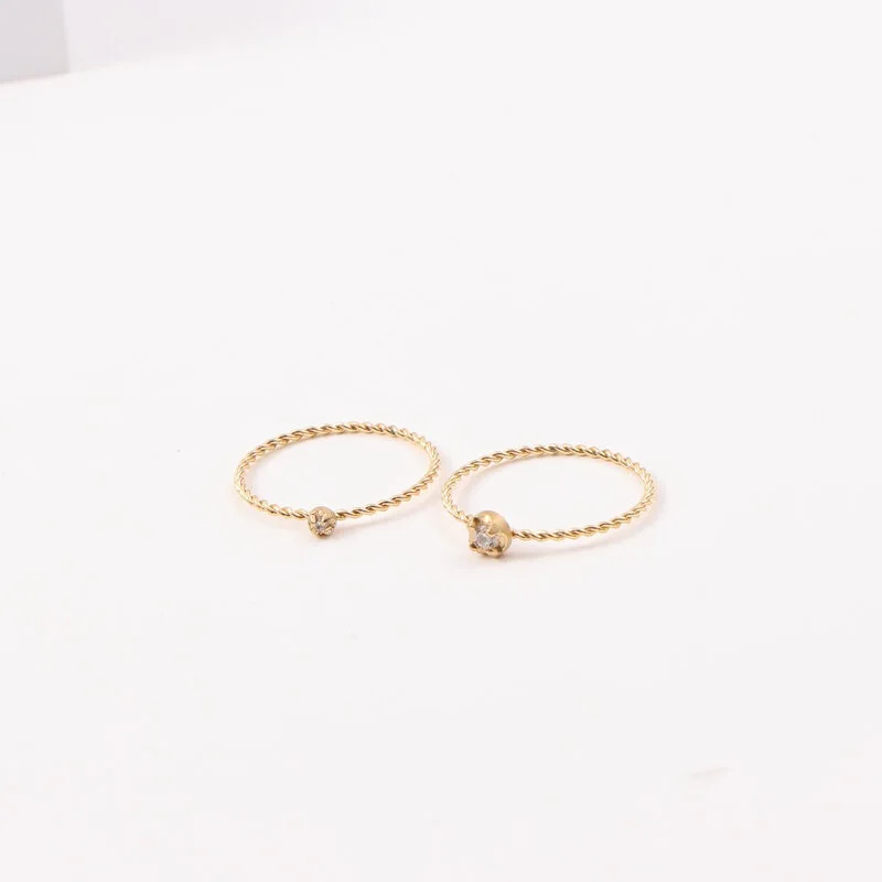 

High End 18K Plain Gold 4 Claw Zirconia Dainty Rope Rings Stainless Steel Trendy Simple Gold Plated Jewelry